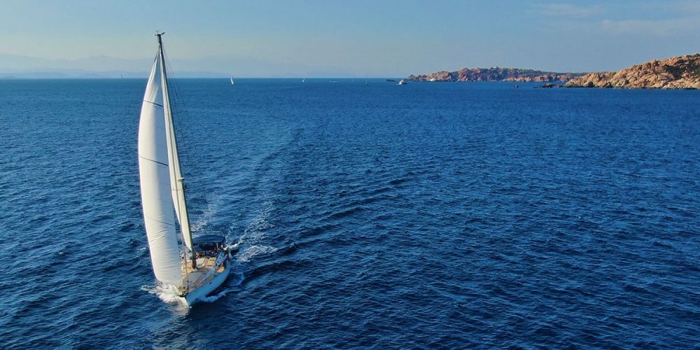 Vacanze in barca a vela in Sardegna e Corsica, Crociera a vela con skipper nell&#039;arcipelago della Maddalena